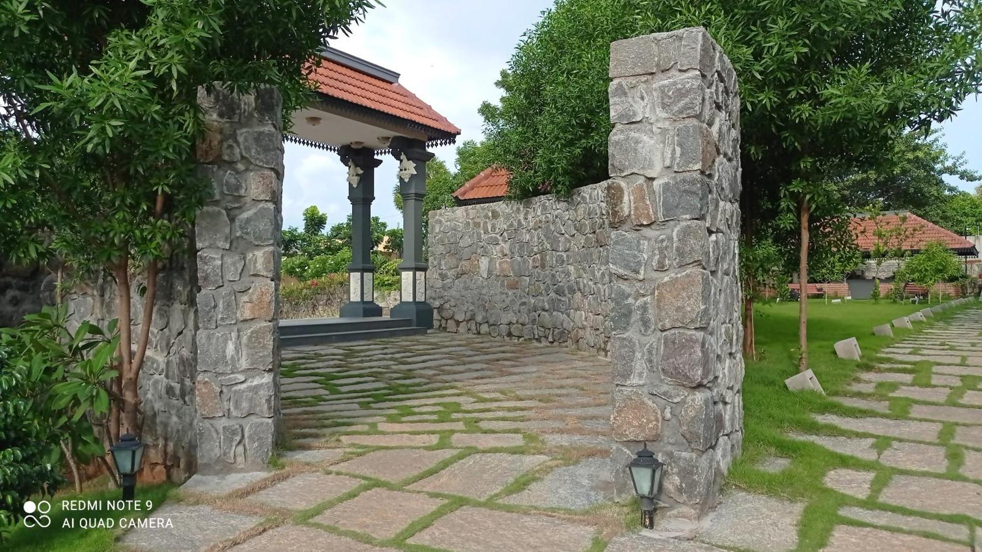 Hibis By Sparsa Vellore Kültér fotó