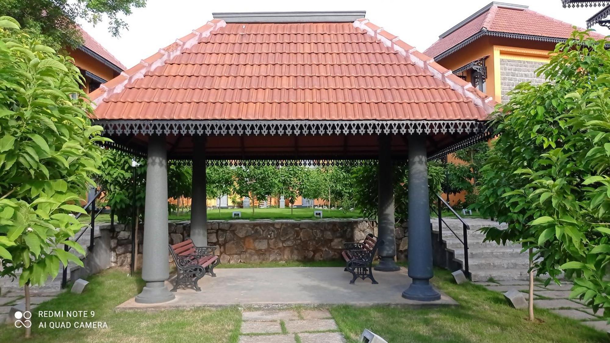 Hibis By Sparsa Vellore Kültér fotó